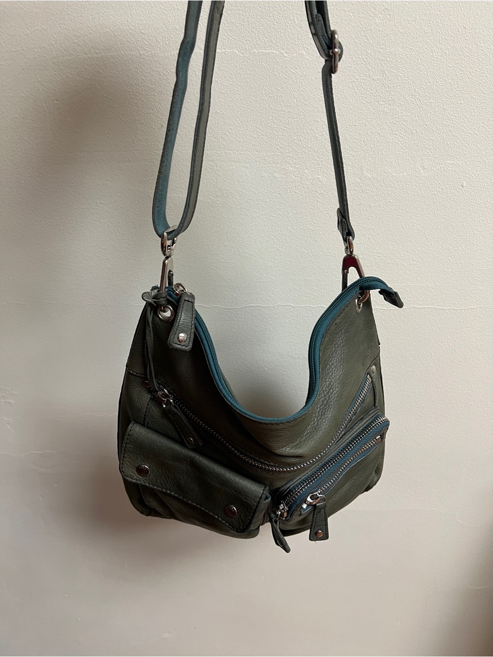 Teal Leather Multi-Pocket Shoulder Bag Fossil